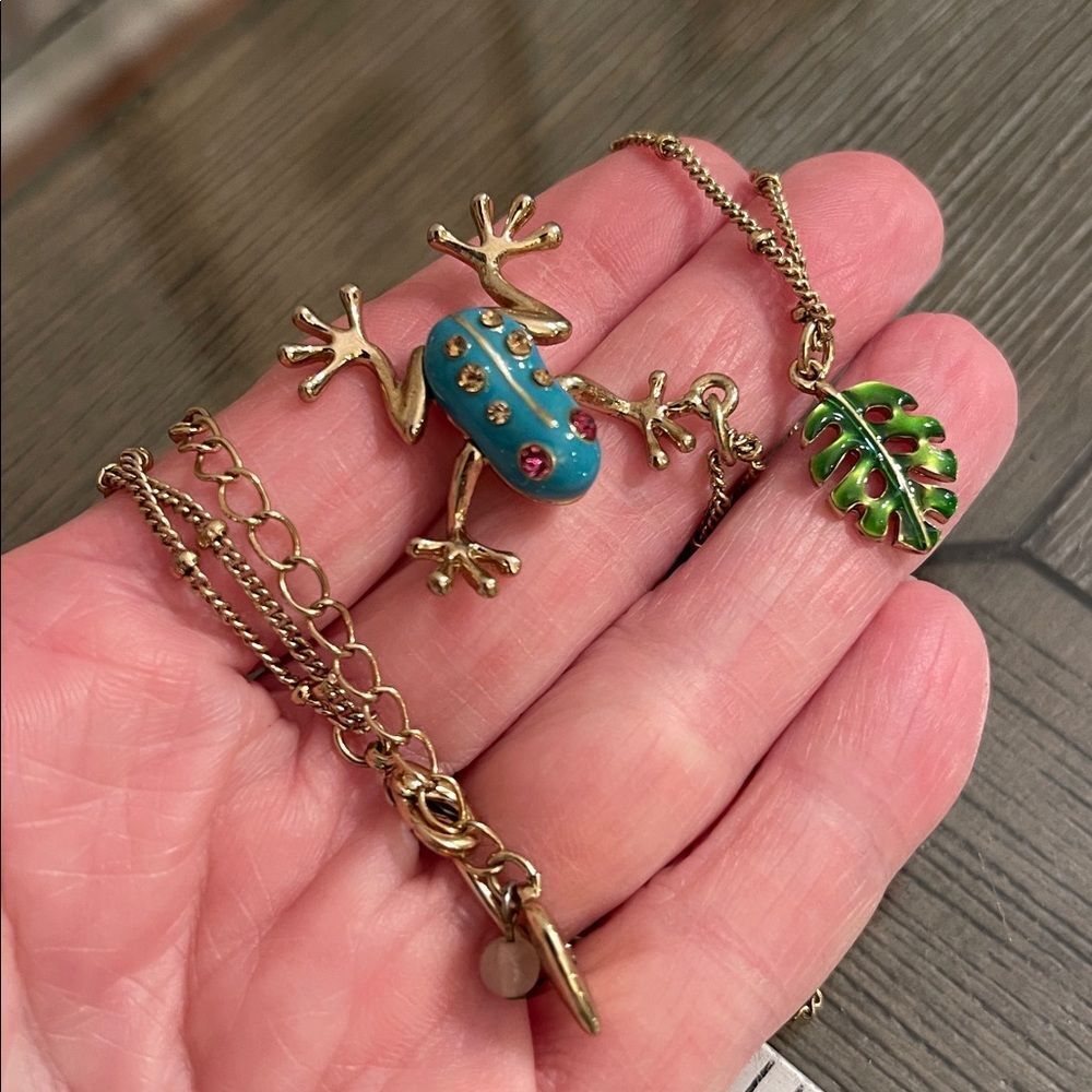 Betsey Johnson Enamel Tree Frog Double Row Necklace with Green Leaf Charm - Picture 12 of 16